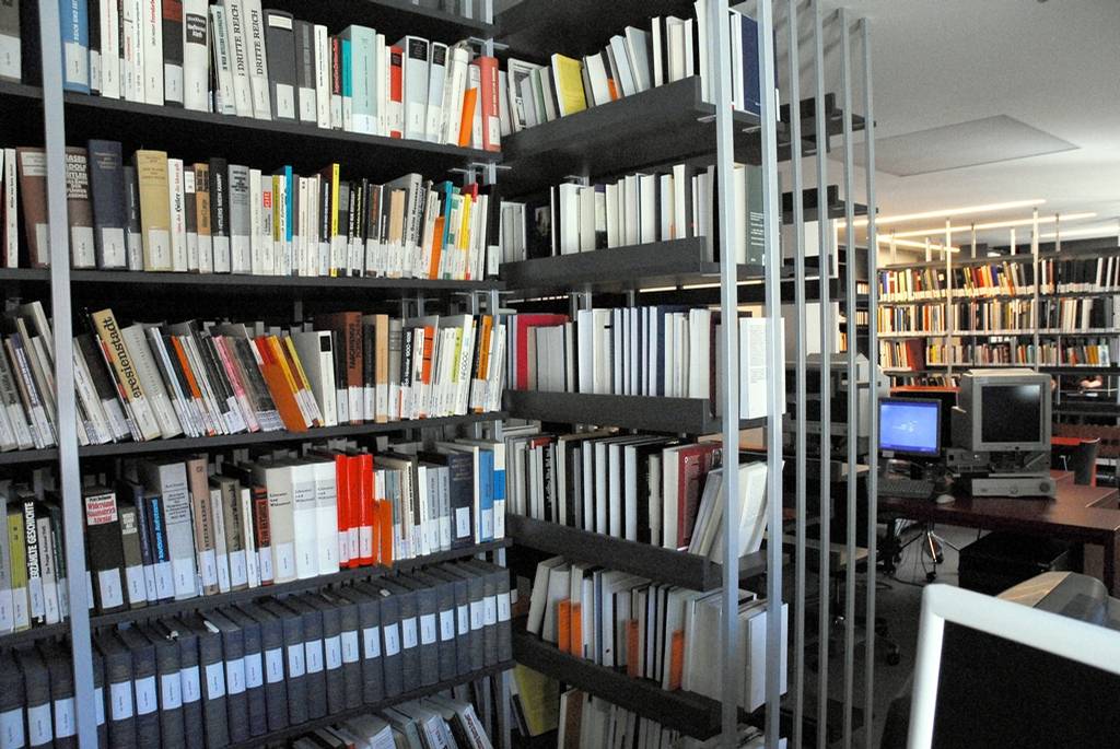 3,000 books for the specialist library of the Mauthausen Memorial in Vienna