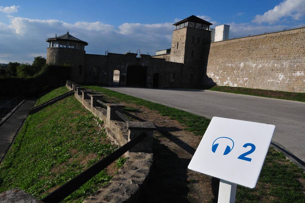 Sign board for the audio guide at the Mauthausen Memorial (photo credits: KZ-Gedenkstätte Mauthausen / Stephan Matyus)