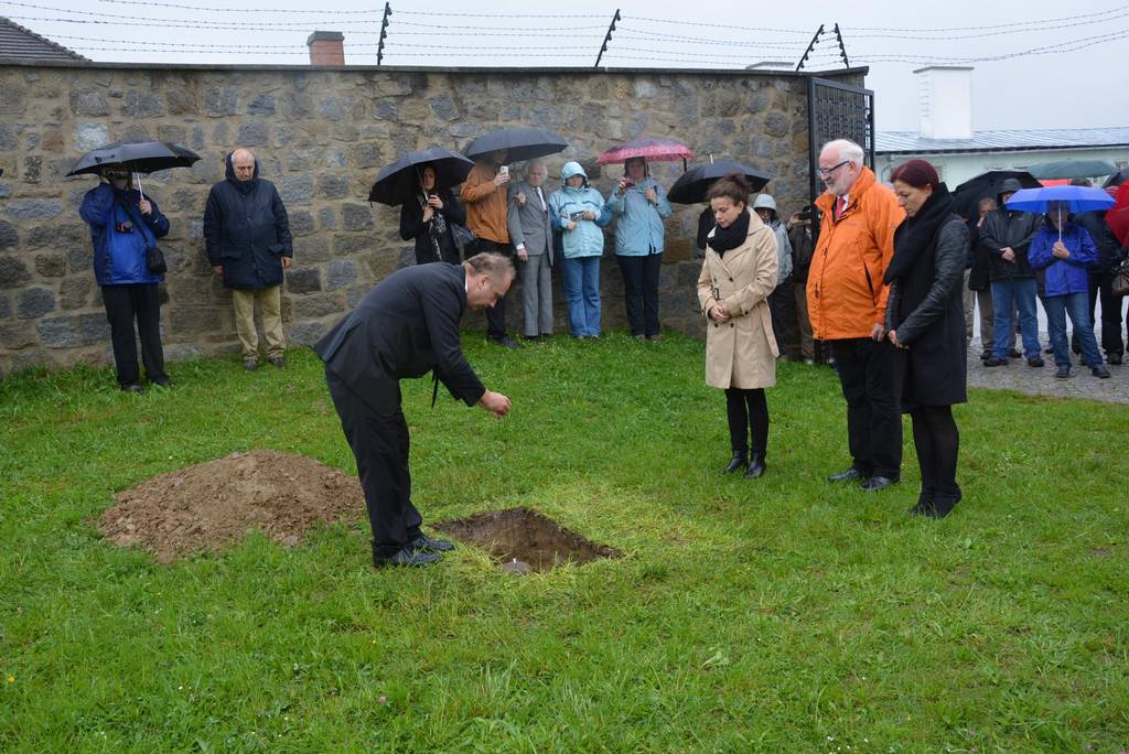 Urn burial at the cemetery of the Mauthausen Memorial