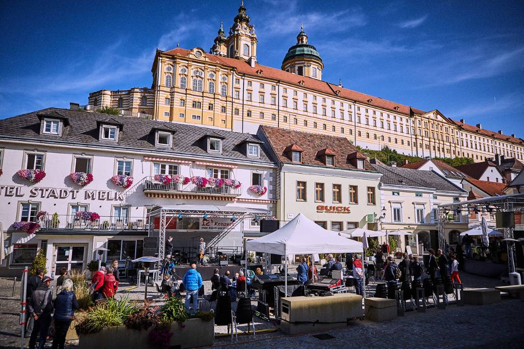 12h-Konzert wider Gewalt und Vergessen