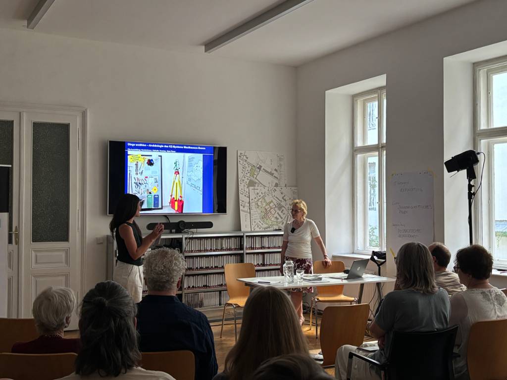 Evening Lecture mit Claudia Theune „Dinge erzählen. Archäologie des KZ-Systems Mauthausen-Gusen“