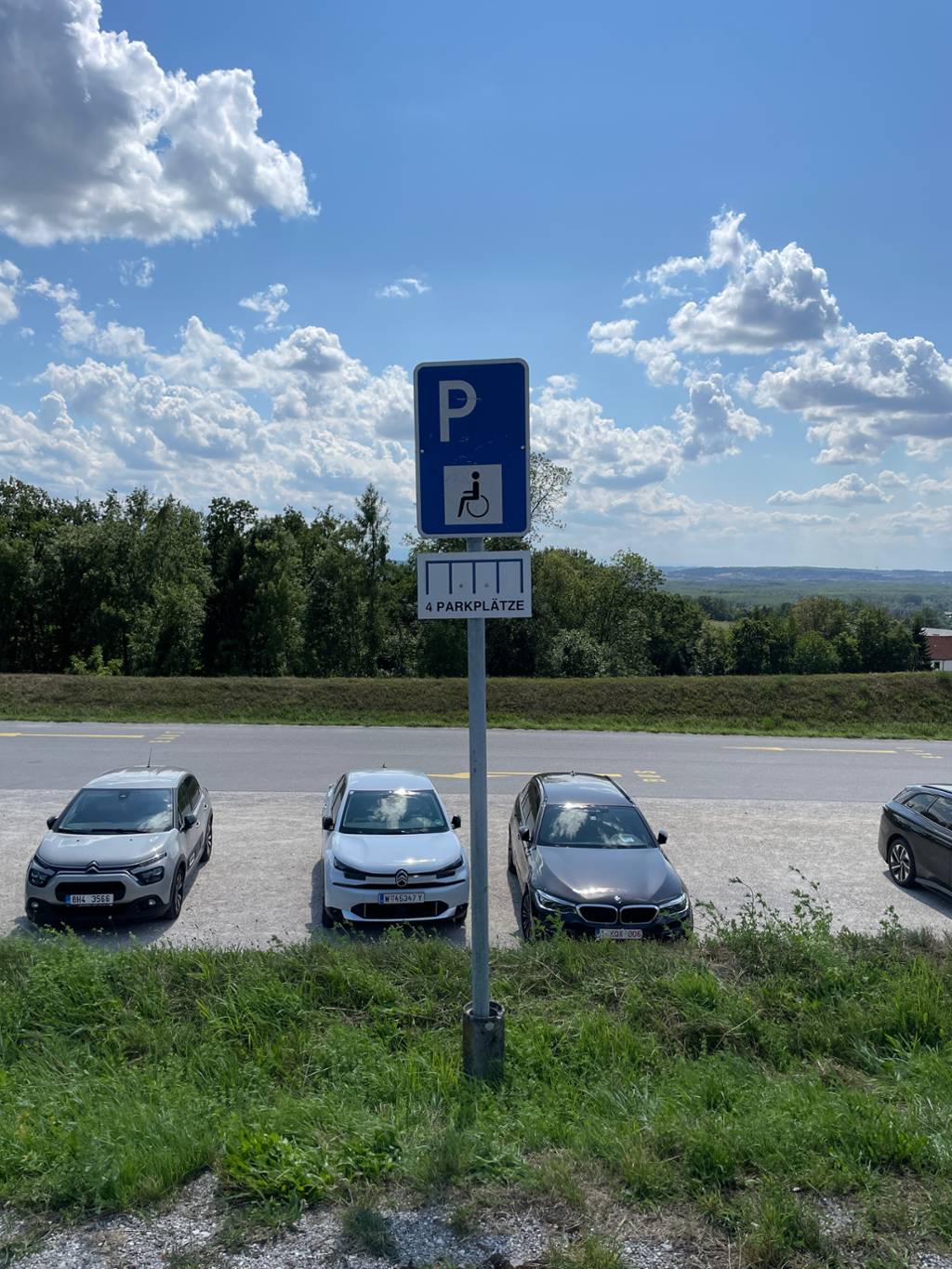 Parkplatz für Menschen mit Behinderungen
