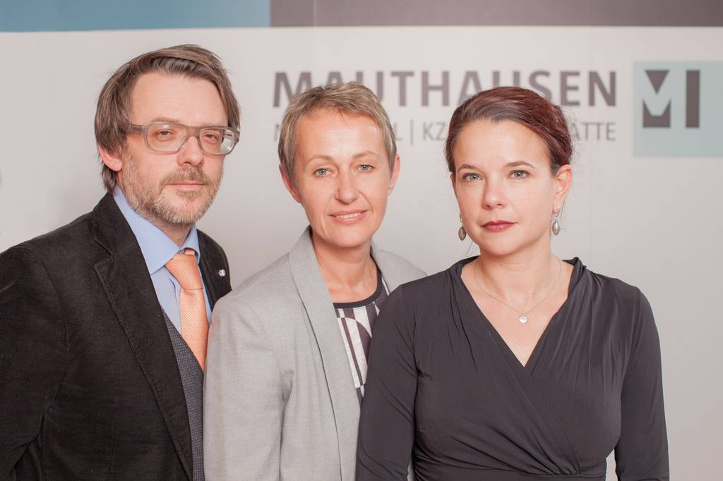 Kaufmännischer Leiter Mag. Jochen Wollner, Pädagogische Leiterin Mag.a Gudrun Blohberger, Direktorin DDr.in Barbara Glück (Foto: KZ-Gedenkstätte Mauthausen / markushechenberger.net) Kaufmännischer Leiter Mag. Jochen Wollner, Pädagogische Leiterin Mag.a Gudrun Blohberger, Direktorin DDr.in Barbara Glück (Foto: KZ-Gedenkstätte Mauthausen / markushechenberger.net)