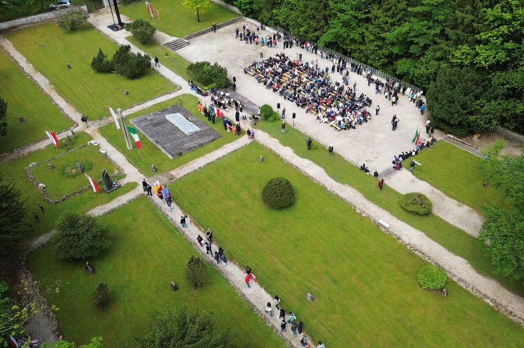 Enthüllung des neurestaurierten Lagertors des KZ Ebensee | 80 Jahre Befreiung