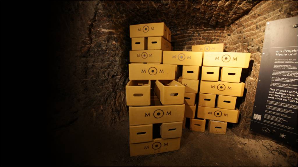Einlagerung des Gedenkbuchs für die Toten des KZ Mauthausen im Salzbergwerk Hallstatt