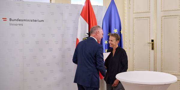 Gudrun Blohberger mit Goldenem Ehrenzeichen ausgezeichnet