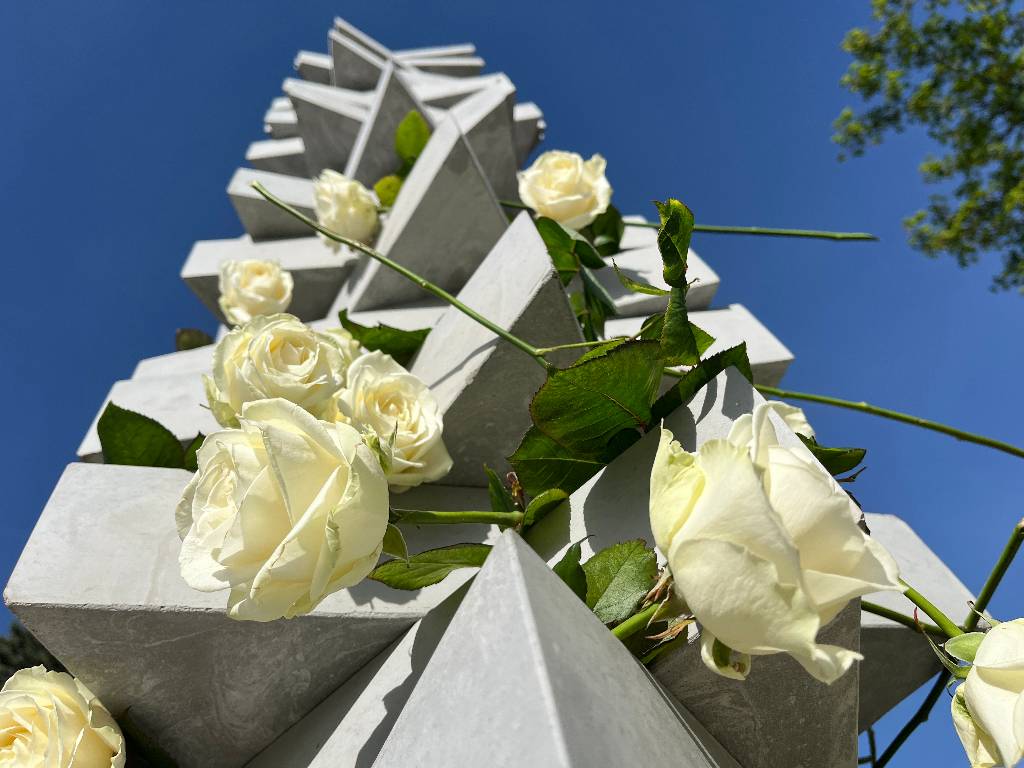 Feierliche Enthüllung der Außenlager-Stele Vöcklabruck
