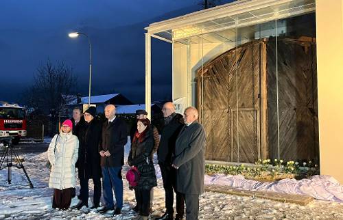 Enthüllung des neurestaurierten Lagertors des ehemaligen KZ Ebensee