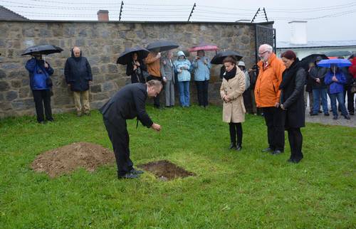 Urn burial at the cemetery of the Mauthausen Memorial