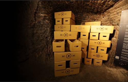 Einlagerung des Gedenkbuchs für die Toten des KZ Mauthausen im Salzbergwerk Hallstatt